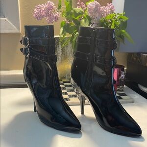 Black Heeled Boots with Pointed Toe and Buckle Straps